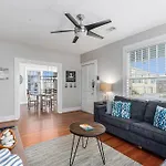Festive Nest - Tranquil Escape Close To The Beach