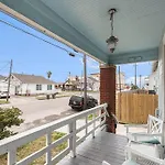 Festive Nest - Tranquil Escape Close To The Beach