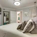 Galveston Condo With Large Balcony Walk To Beach!