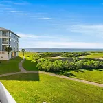 The Perfect Bay-Front Destination