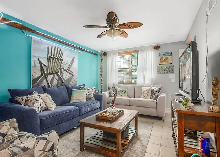 Cozy 2 Bedroom Home With Gated Patio