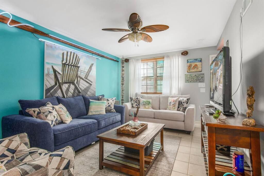 Cozy 2 Bedroom With Gated Patio