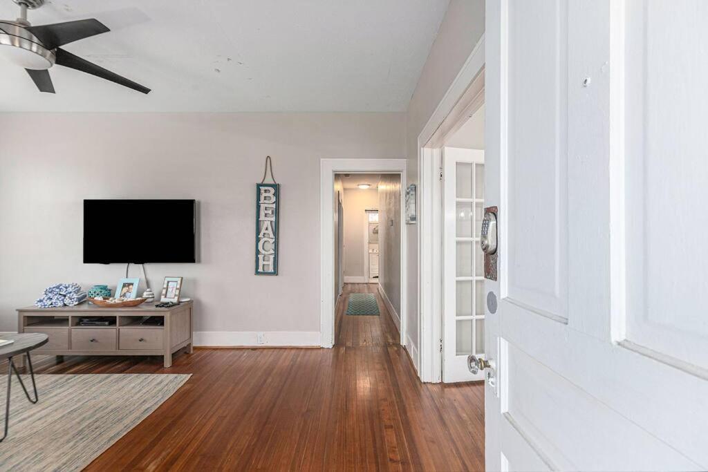 Festive Nest - Tranquil Escape Close To The Beach *