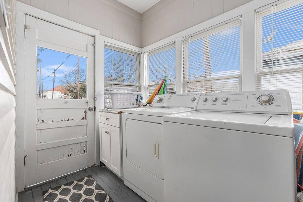 Festive Nest - Tranquil Escape Close To The Beach Holiday home Galveston