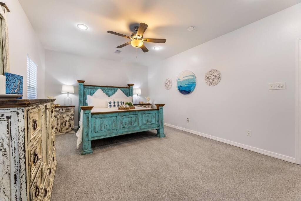 5/3 With A Heated Pool 2 Min From Beach, Updated Galveston
