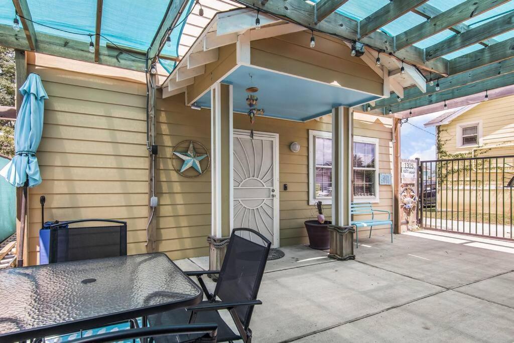 Cozy 2 Bedroom With Gated Patio Galveston
