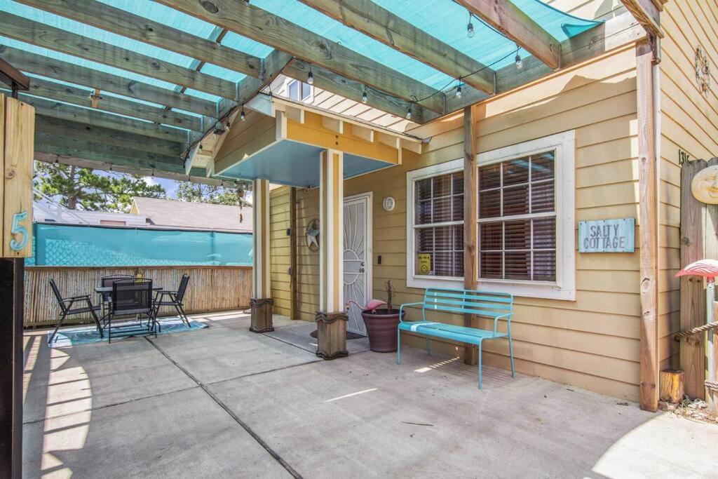 Cozy 2 Bedroom With Gated Patio *