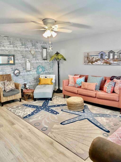 Blanket - A Wonderful Townhome Near The Holiday home Galveston