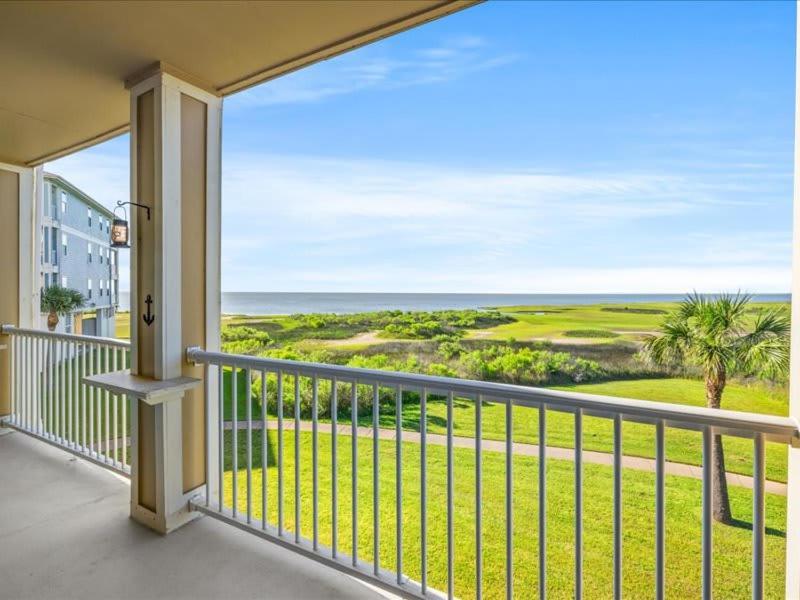 The Perfect Bay-front Destination Apartment *