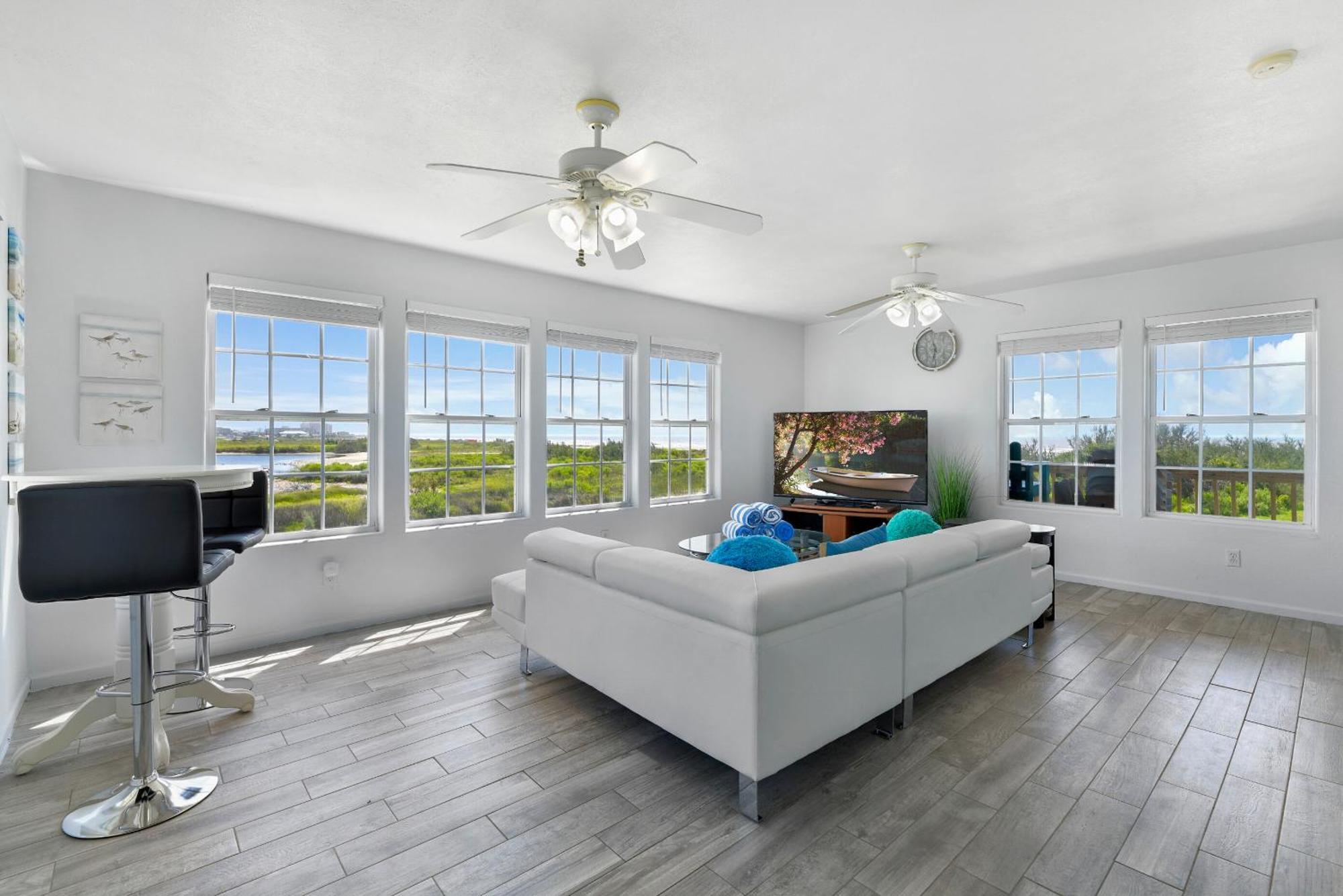 Seascape Oasis At Sunny Holiday home *