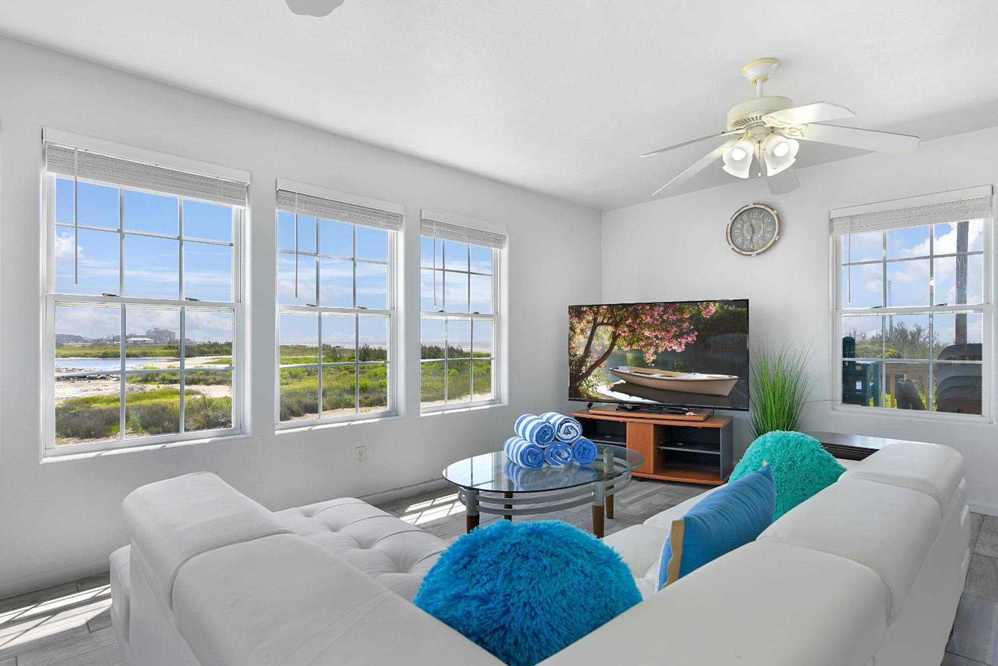Seascape Oasis At Sunny Holiday home *