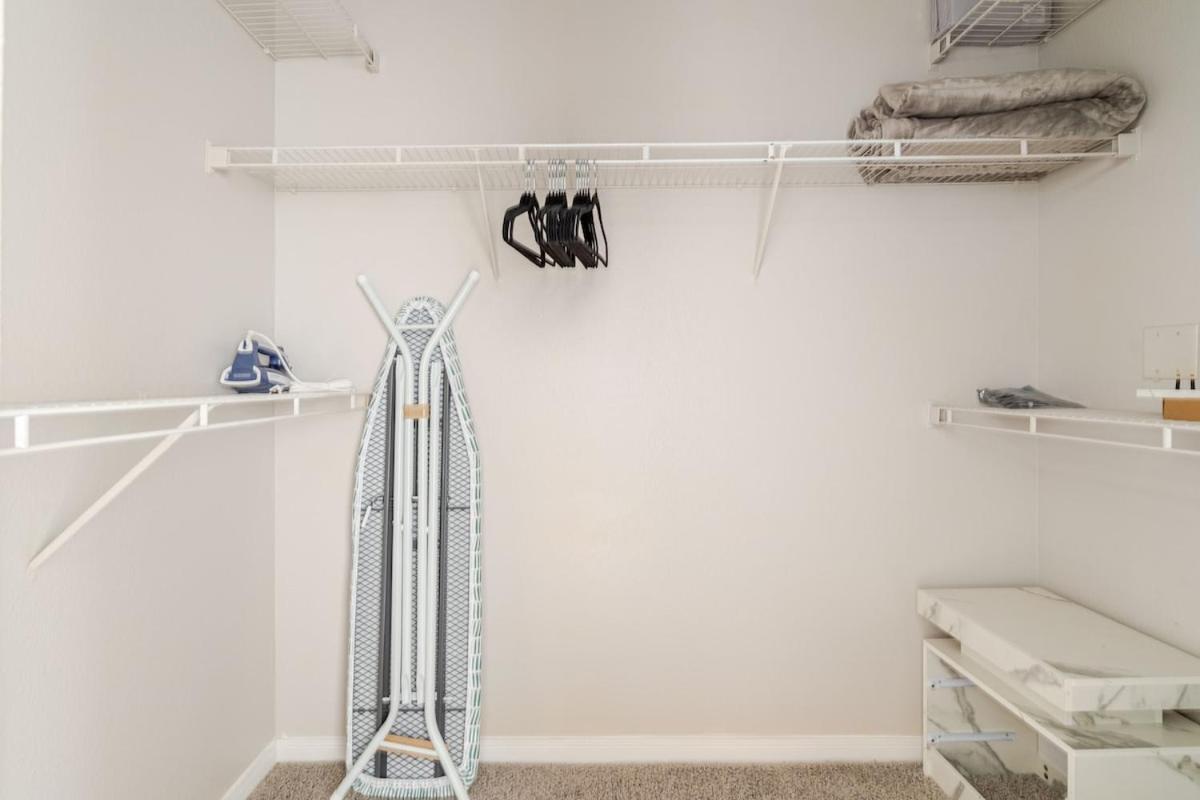 Relax And Unwind 2 Bedroom Oasis Apartment *