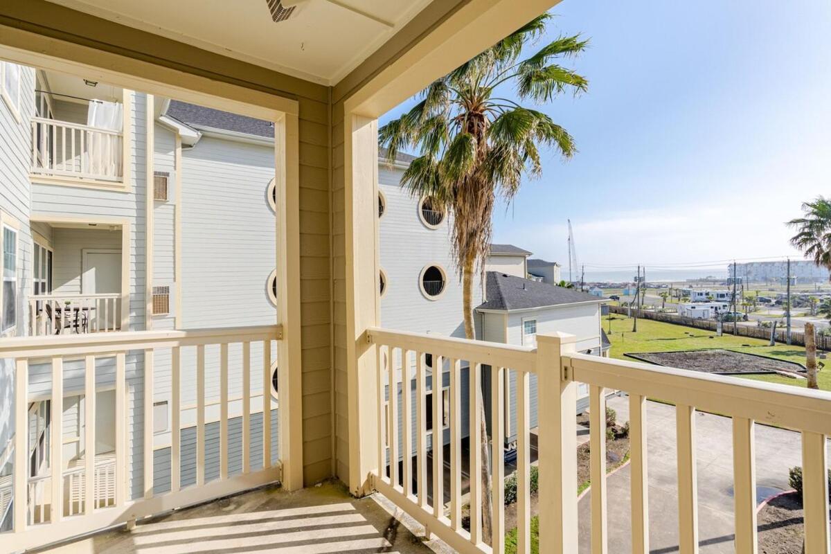 Relax And Unwind 2 Bedroom Oasis Galveston