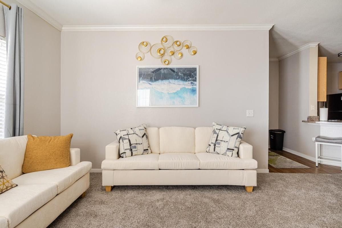 Relax And Unwind 2 Bedroom Oasis Apartment