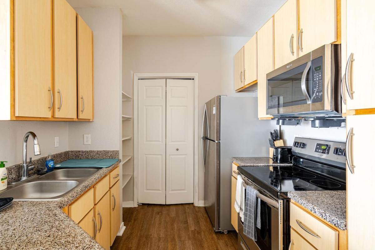 Relax And Unwind 2 Bedroom Oasis Apartment *