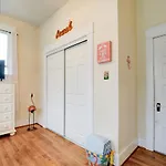 ✯Island Pride Bungalow✯ King Beds Near Beach!