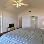 Beachfront Galveston Getaway With Deck And Views!