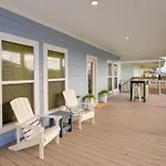 Galveston Home With Pool Access, Walk To Beaches!