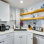 Seaside Retreat In Galveston Near Pleasure Pier!