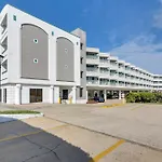 Beachfront Galveston Condo With Pool And Ocean Views!