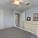 Oceanfront Galveston Home - Walk To Beach!