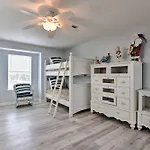 Oceanfront Galveston Home - Walk To Beach!