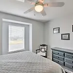 Oceanfront Galveston Home - Walk To Beach!