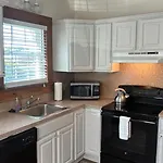 Galveston \'Blue Bungalow\' - Walk To Beach!