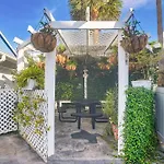 Relaxing Galveston Condo, Quarter Mile To Seawall!