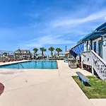 Galveston Home With Shared Hot Tub - Walk To Beach!