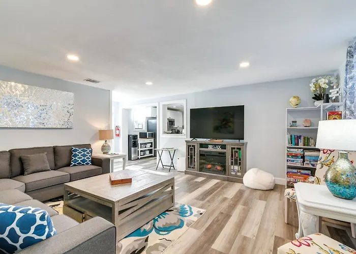 Seaside Retreat In Galveston Near Pleasure Pier!