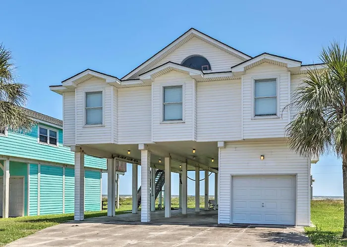 Oceanfront Galveston Home - Walk To Beach!