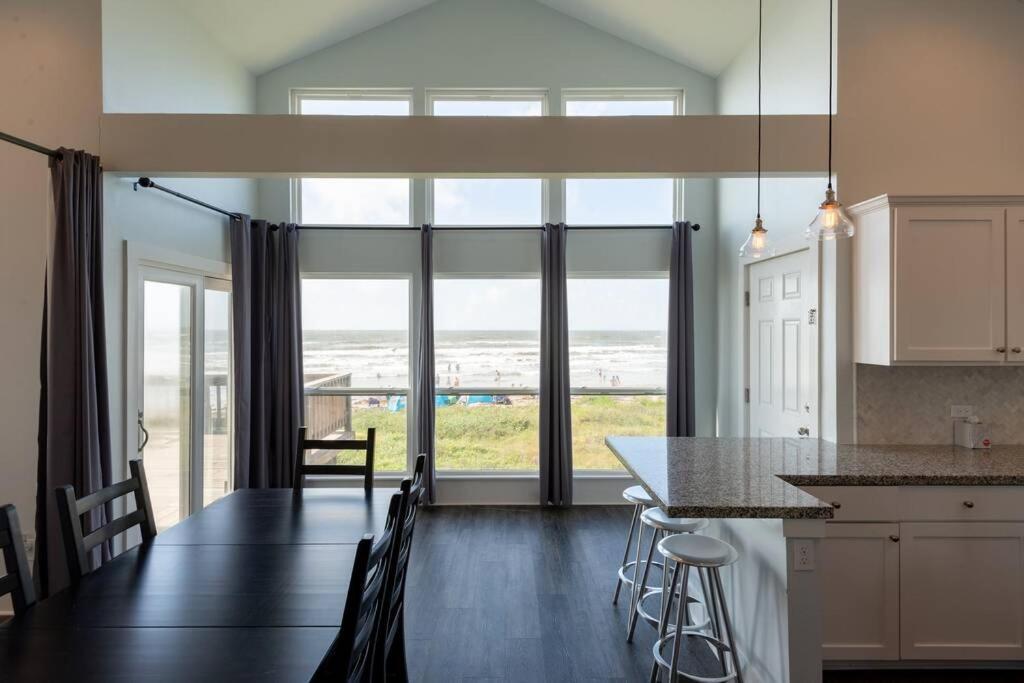 Front On West Galveston