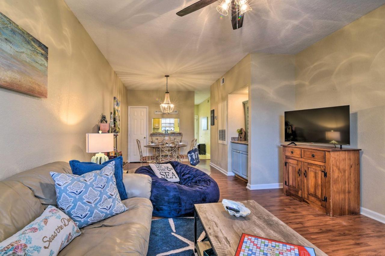 East End With Pool Less Than 1 Mi To Beach! Apartment Galveston