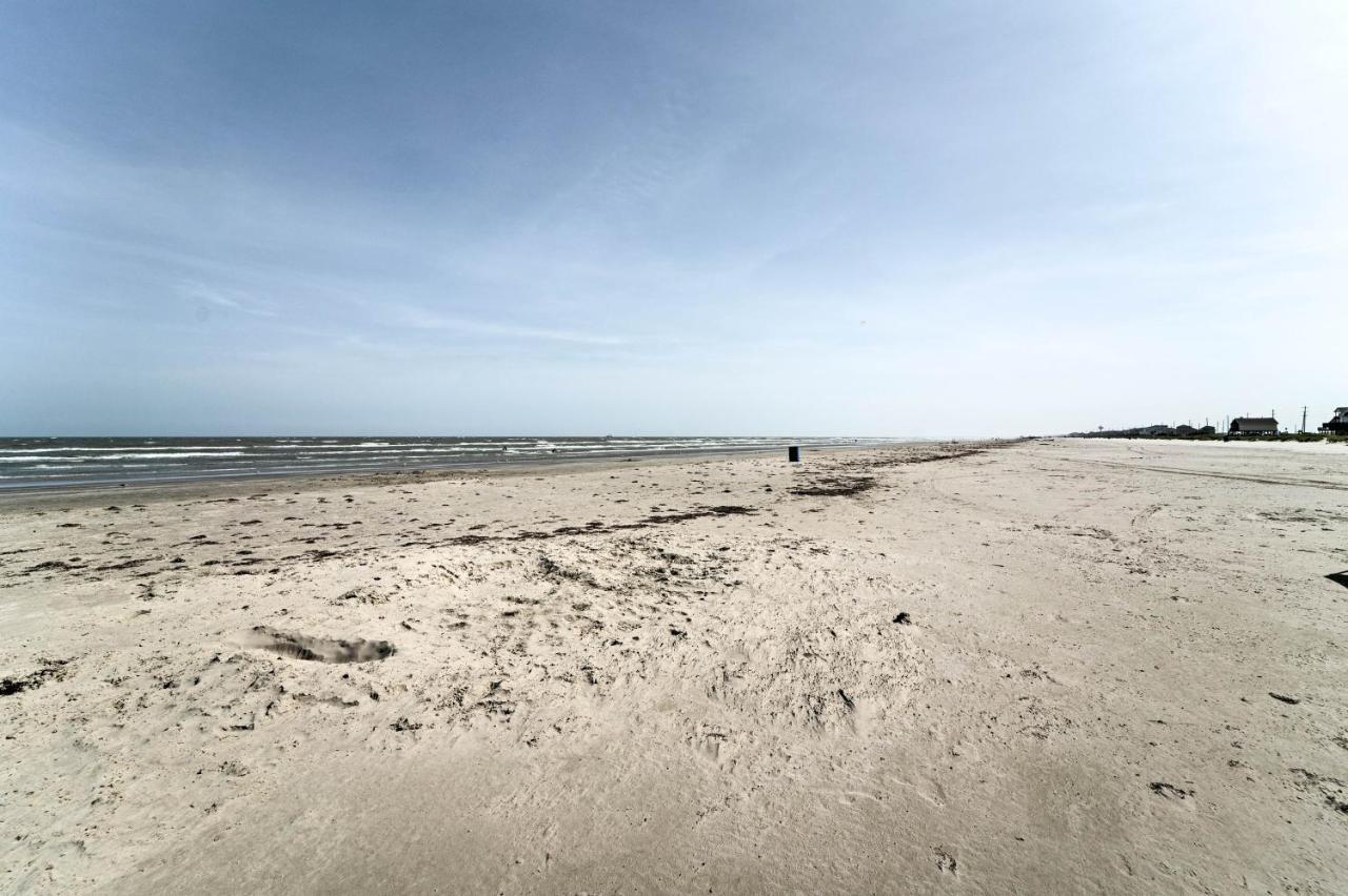 Oceanfront - Walk To Beach! Galveston