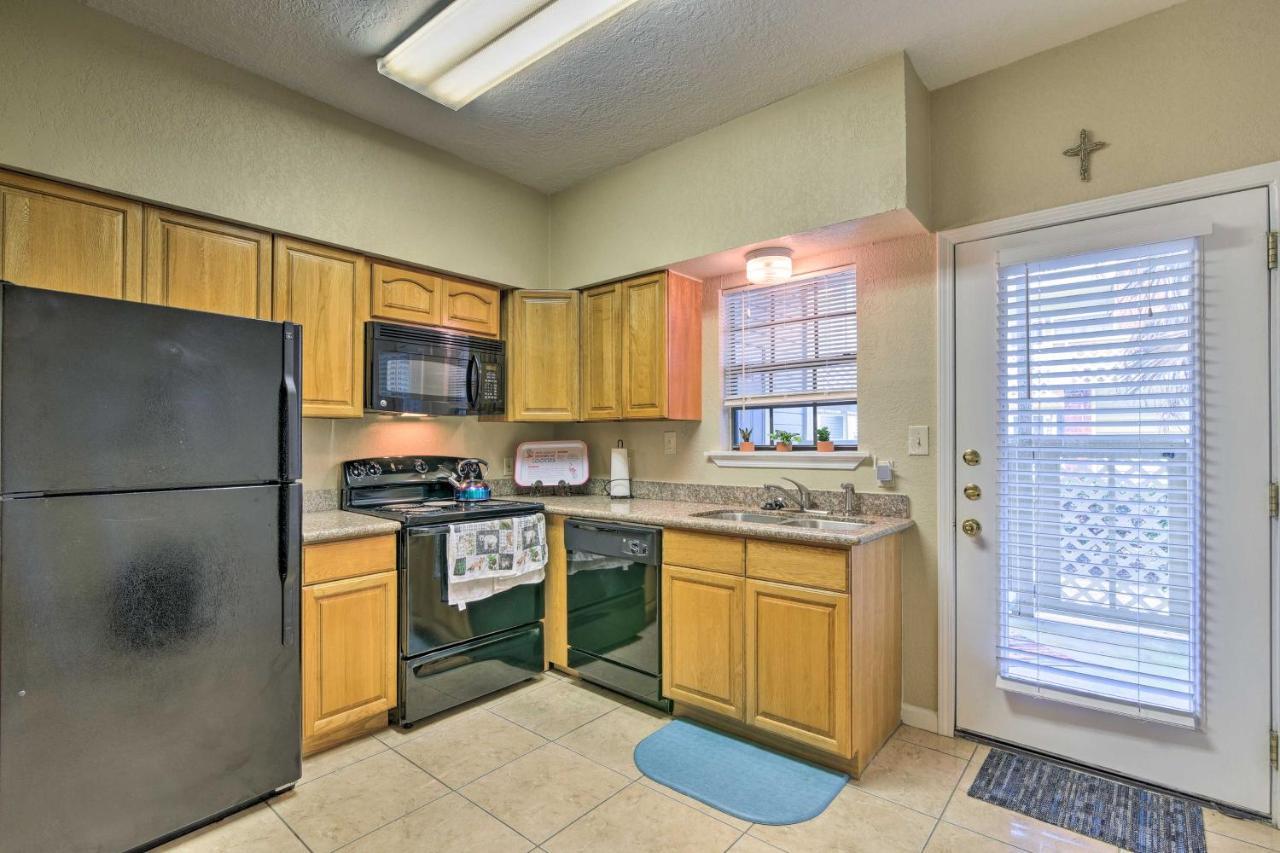 East End With Pool Less Than 1 Mi To Beach!