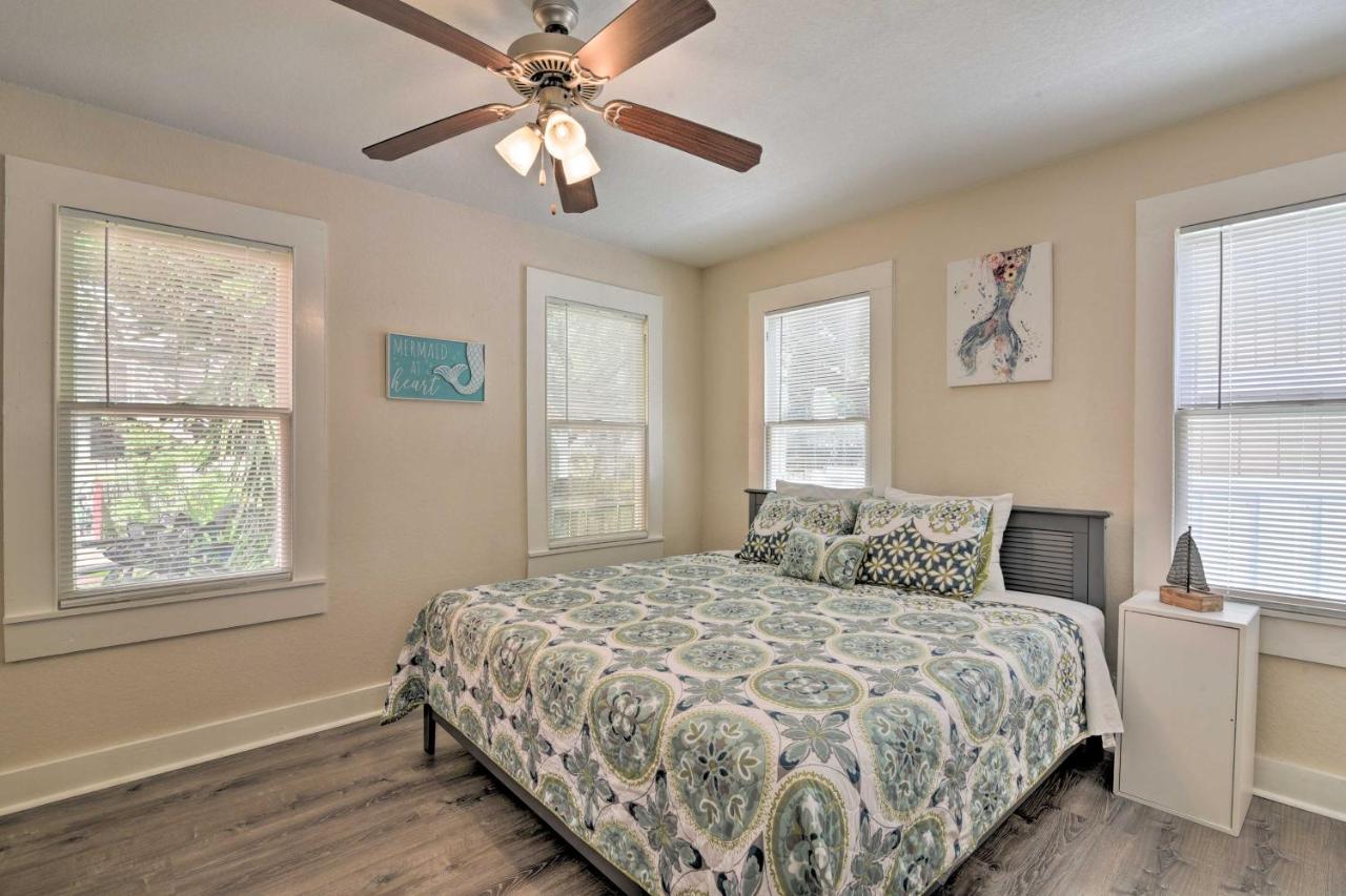 Bright Half Mi To Pleasure Pier Holiday home *