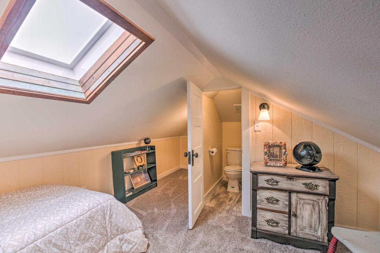 Holiday home Bright Texas Retreat Near Pleasure Pier And Beach!