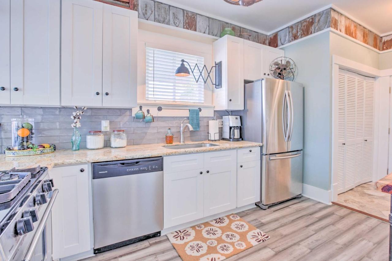 Bright Texas Retreat Near Pleasure Pier And Beach! Holiday home