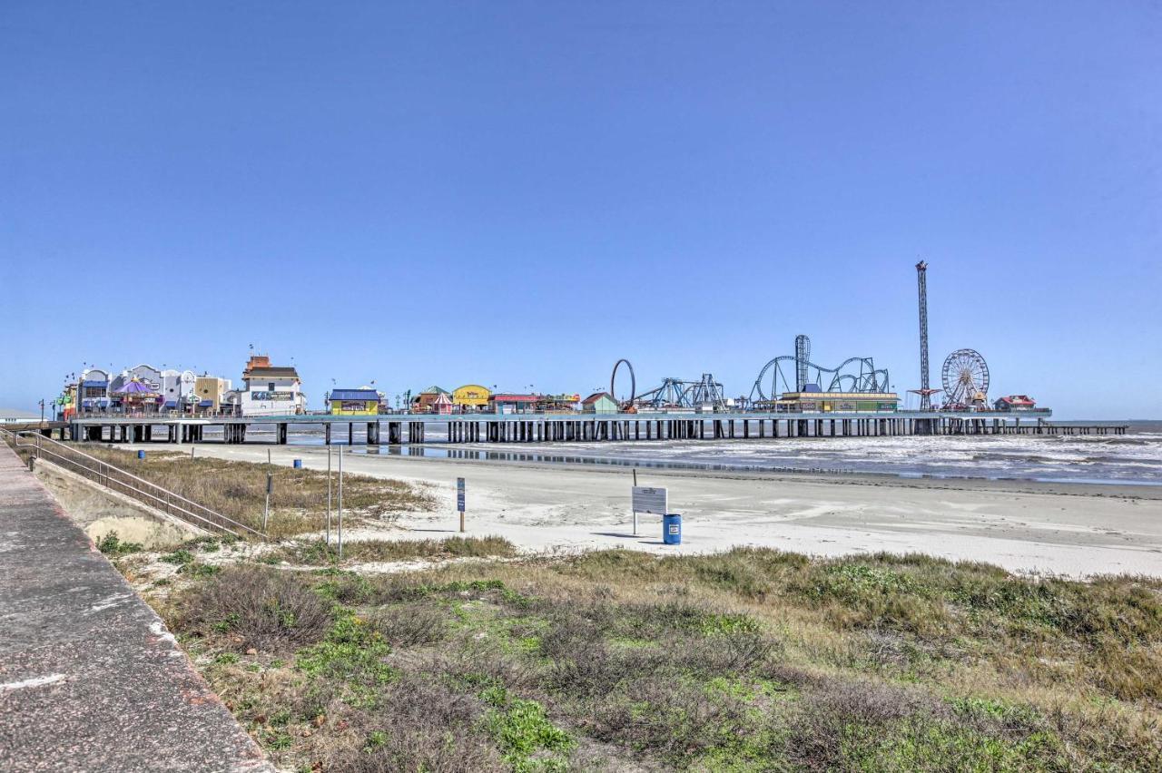 Bright Texas Retreat Near Pleasure Pier And Beach!