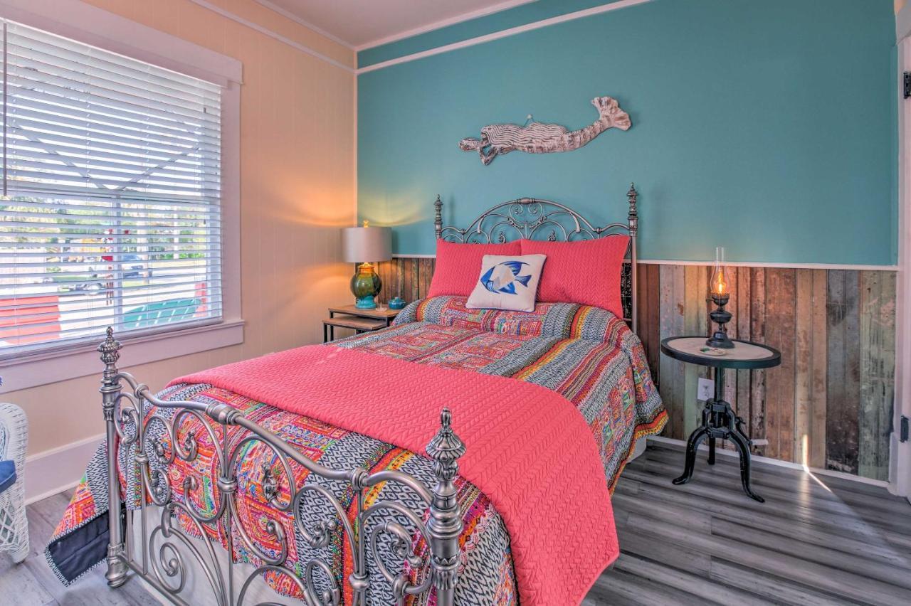 Bright Texas Retreat Near Pleasure Pier And Beach! Holiday home Galveston