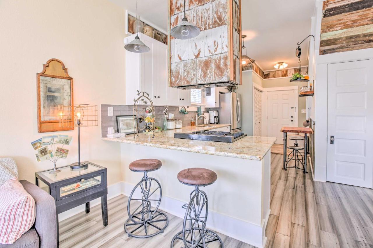 Bright Texas Retreat Near Pleasure Pier And Beach! *