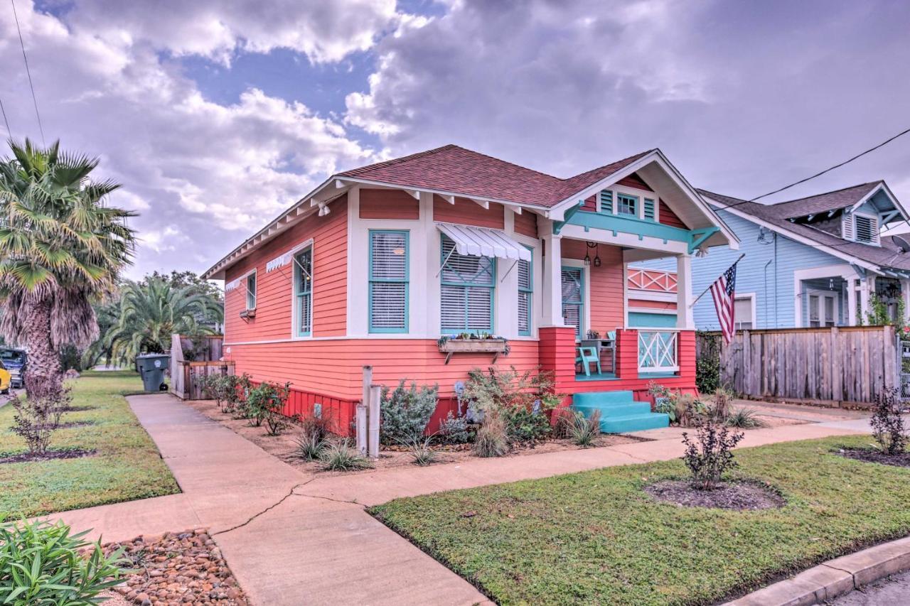 Holiday home Bright Texas Retreat Near Pleasure Pier And Beach!