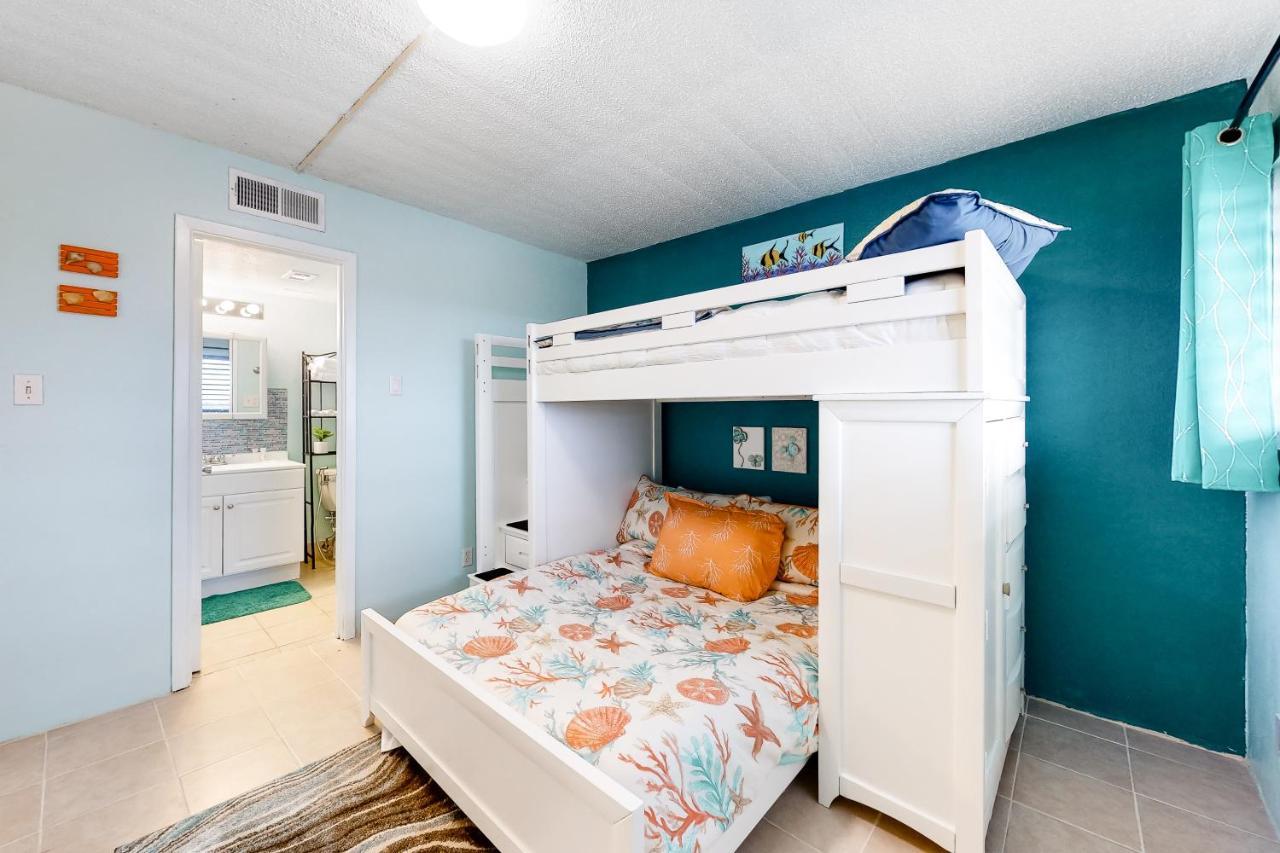 Seawall Apartment *