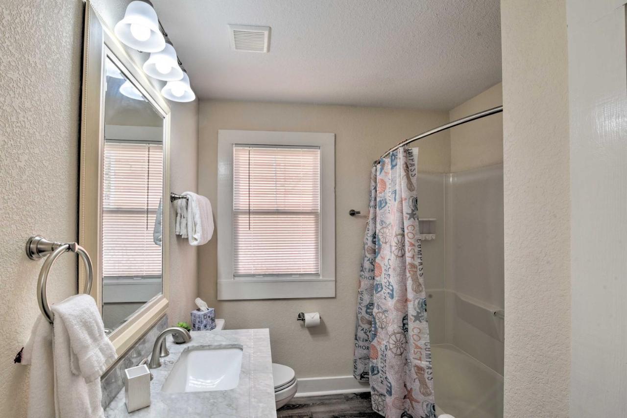 Bright Half Mi To Pleasure Pier Holiday home *