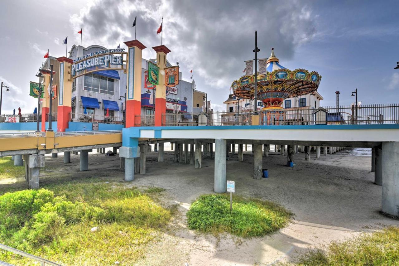 Bright Half Mi To Pleasure Pier Galveston