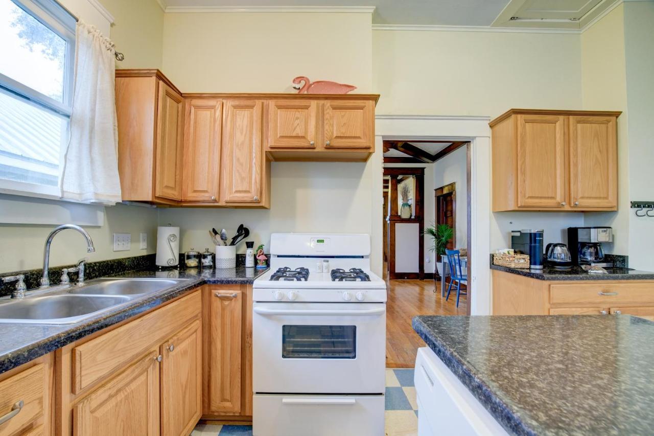 ✯island Pride Bungalow✯ King Beds Near Beach! Holiday home Galveston
