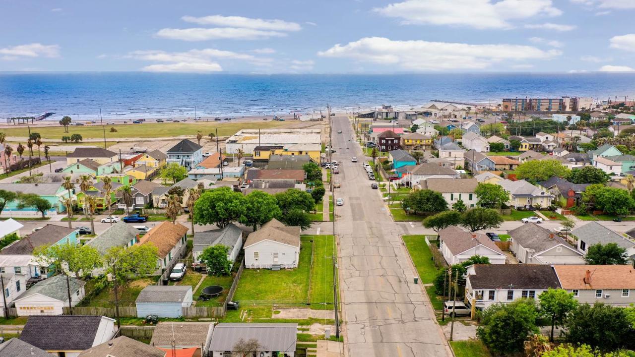 ✯island Pride Bungalow✯ King Beds Near Beach!