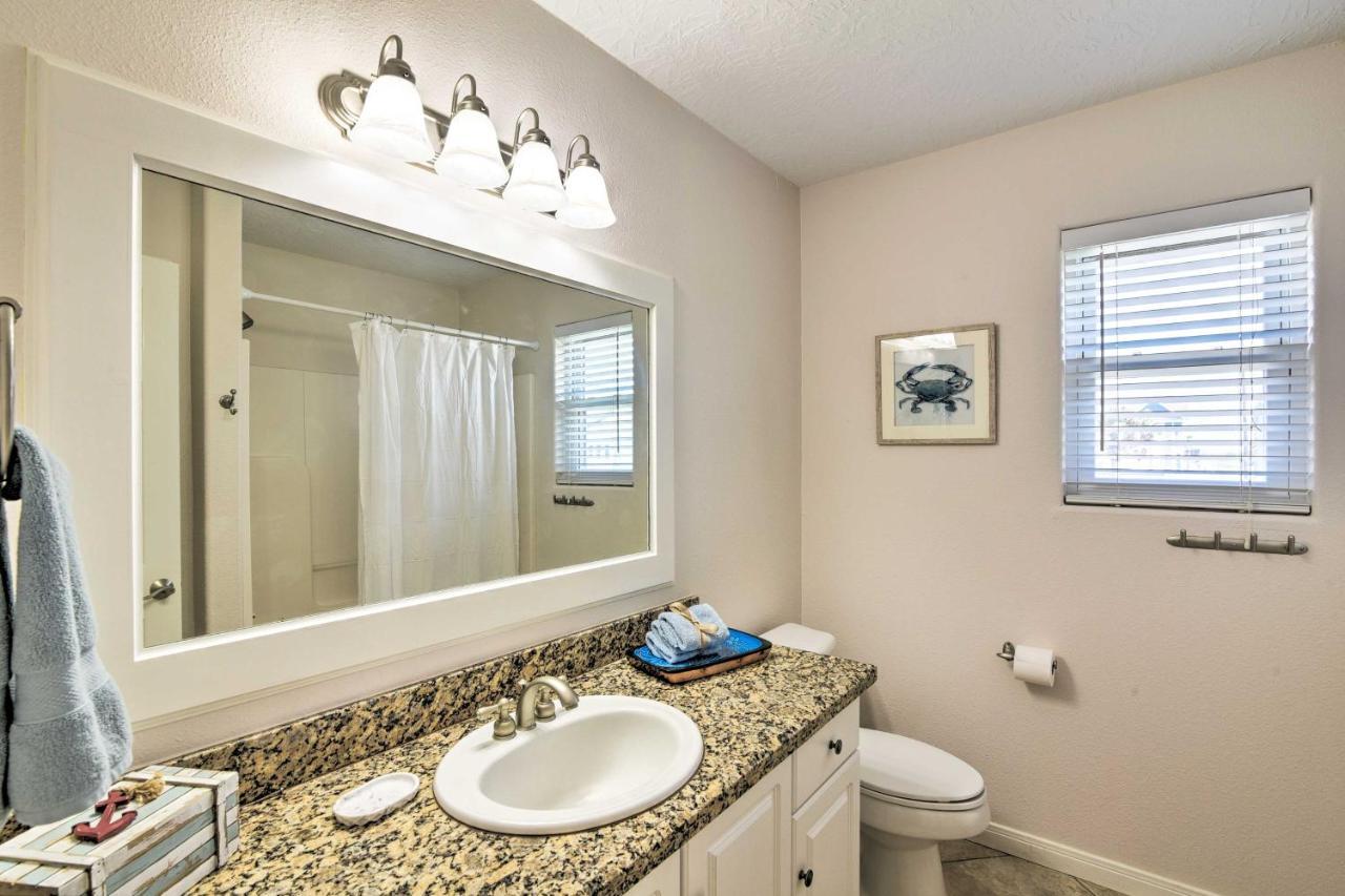 Beachfront Getaway With Deck And Views! * Galveston