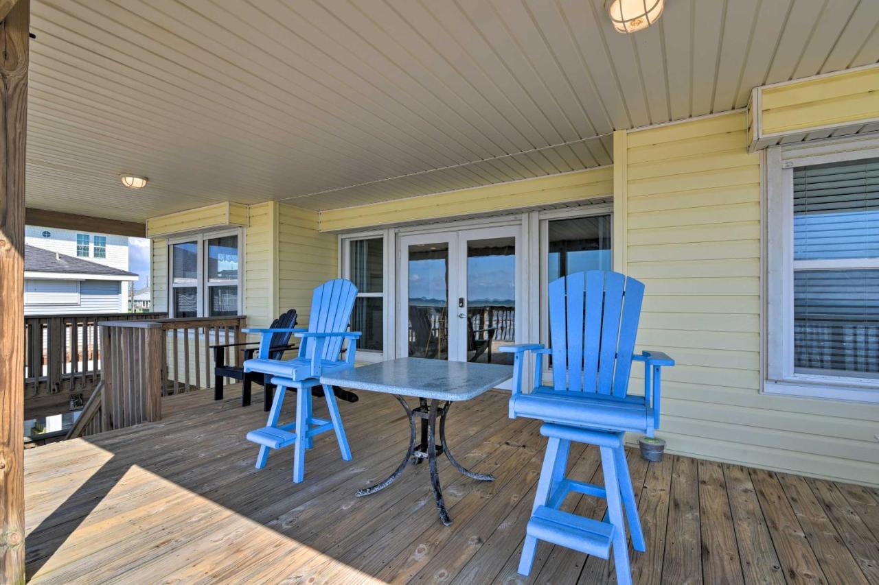 Beachfront Getaway With Deck And Views! Holiday home *
